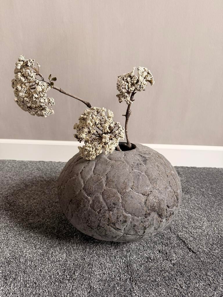 Grijze ronde pot incl decoratie sobere stijl, Steen, Overige kleuren, Ophalen of Verzenden, Zo goed als nieuw