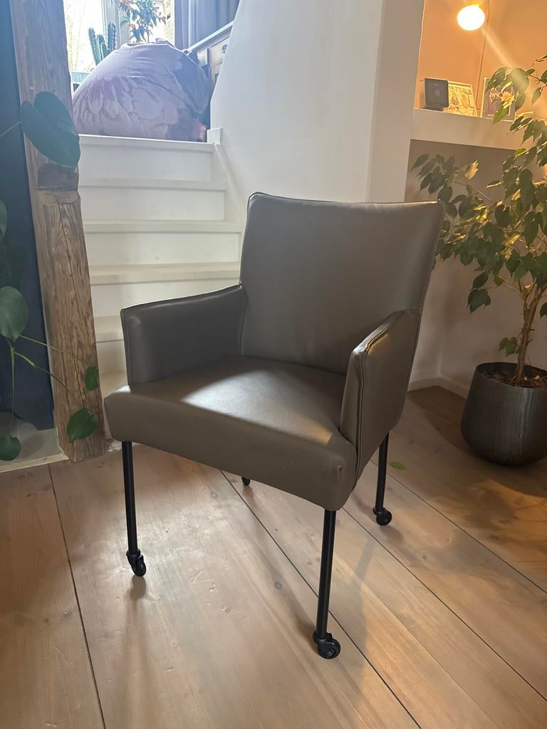 Twee eetstoelen leer taupe Eijerkamp, Ophalen, Gebruikt, Twee, Overige kleuren