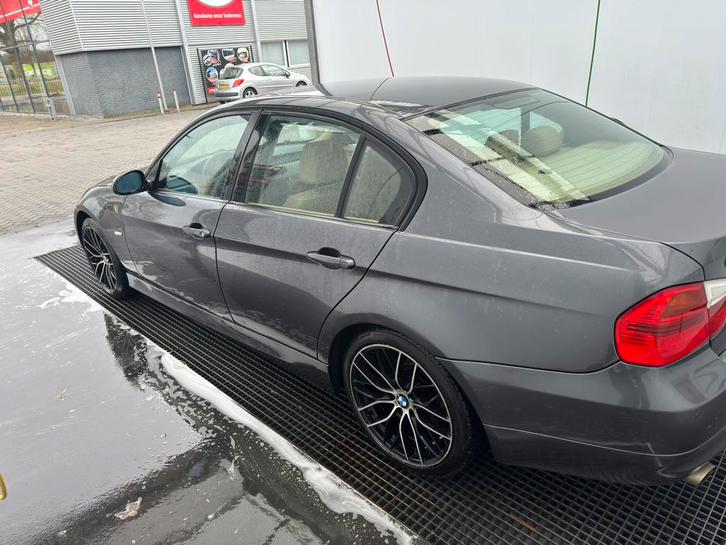 BMW 3-Serie 2.0 I 320 2005 Grijs, Auto's, BMW, Particulier, 3-Serie, Benzine, B, Sedan, Handgeschakeld, Origineel Nederlands, Zilver of Grijs