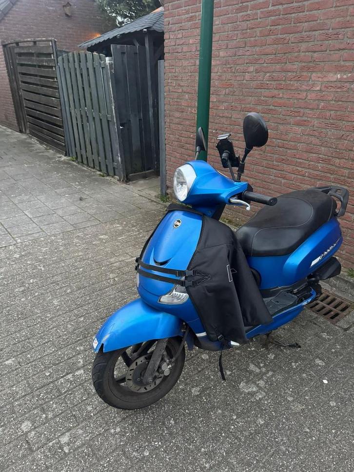 Blauwe SYM Fiddle Scooter, Fietsen en Brommers, Scooters | SYM, Gebruikt, Fiddle, Maximaal 45 km/u, Benzine, Ophalen of Verzenden