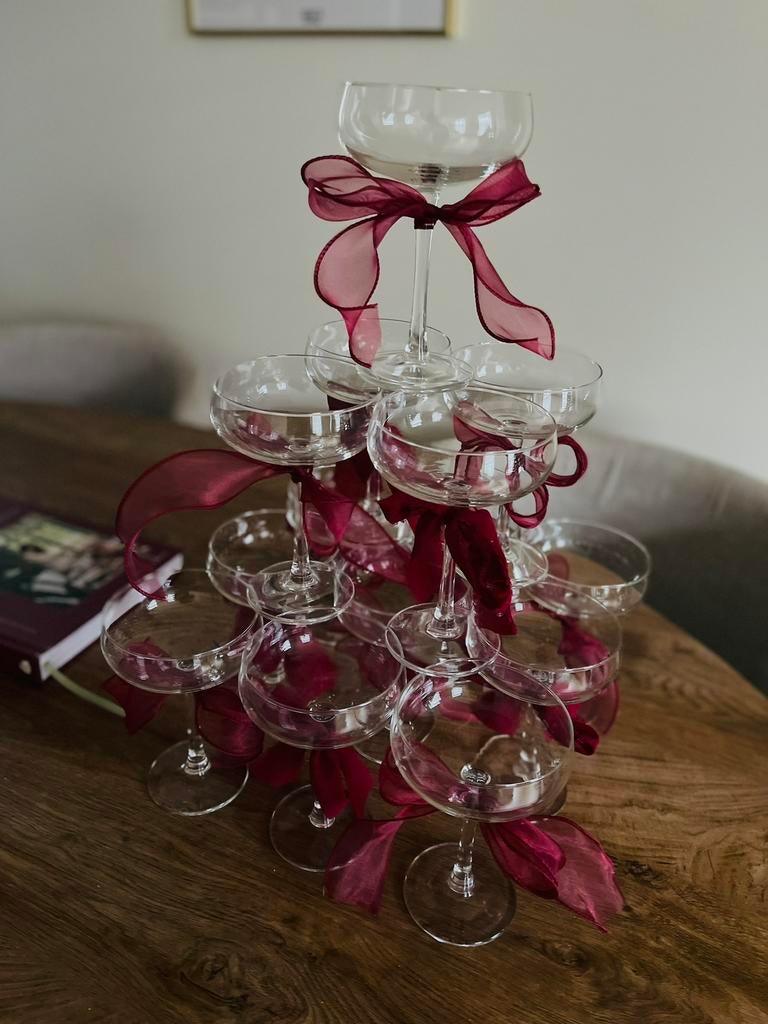 Champagnetoren huren rental champagnetower burgundy, Hobby en Vrije tijd, Feestartikelen | Verhuur, Nieuw, Geboorte of Huwelijk