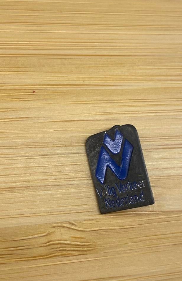 Speldje Veilig Verkeer Nederland (VVN) – Metaal, Ophalen of Verzenden, Gebruikt, Overige onderwerpen, Speldje of Pin