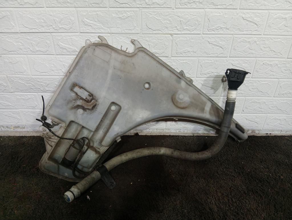 BMW Ruitensproeier reservoir met pomp E82 E87 E88 E90 E91, Ophalen, Voor, BMW