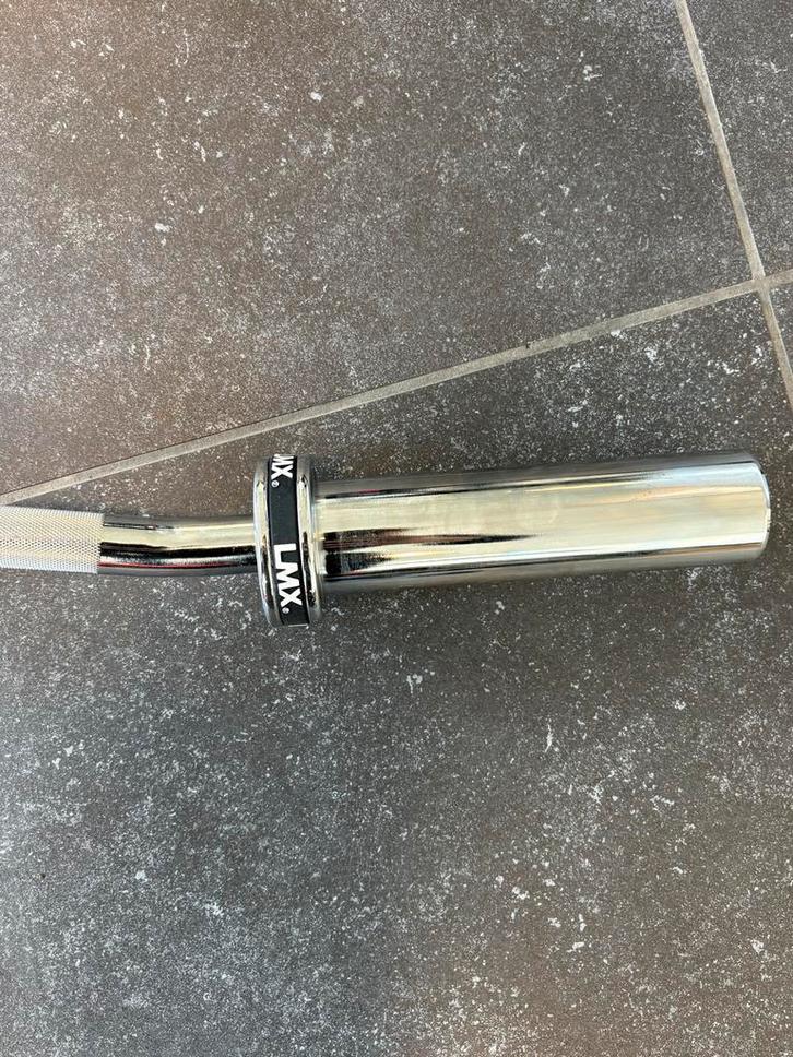 Lifemaxx Olympic EZ Bar Curlstang - 120cm lang 50mm 8kg, Sport en Fitness, Fitnessmaterialen, Nieuw, Halterstangen, Armen, Ophalen