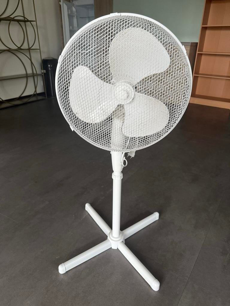 Witte ventilator met 3 standen, Witgoed en Apparatuur, Ventilatoren, Ophalen of Verzenden, Gebruikt, Statiefventilator