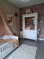 Witte, grenen meidenkast, Ophalen, 100 tot 150 cm, Glas, Antiek, Klassiek