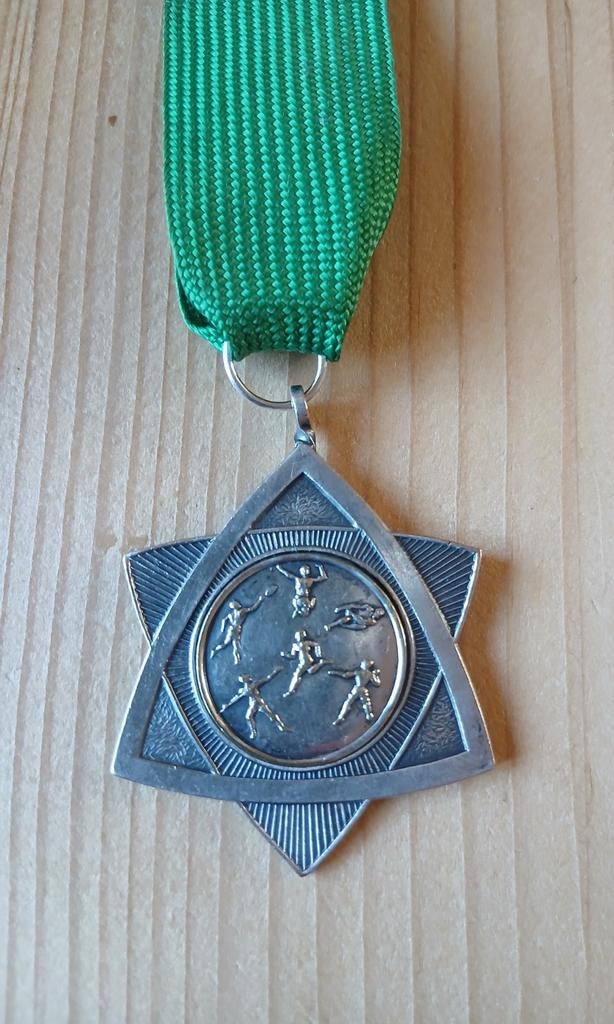 Originele Militaire ( 5-kamp ) Atletiek Medaille 1964, Ophalen of Verzenden