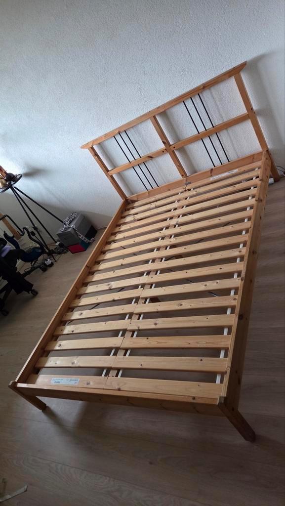 Stevig houten bedframe 140x200 met IKEA Sultan lattenbodems, Huis en Inrichting, Slaapkamer | Bedden, Zo goed als nieuw, Tweepersoons