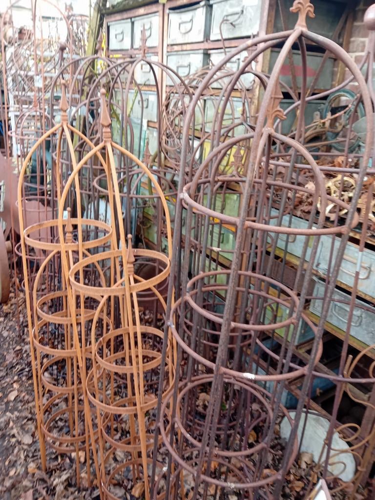 Massief ijzer obelisk/plantensteun Ook: De Evenaar" Eemnes, Tuin en Terras, Ophalen