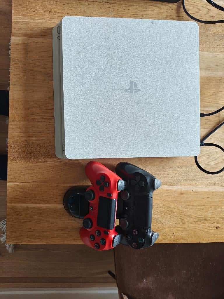 PlayStation 4 Slim + 2 controllers, Spelcomputers en Games, 500 GB, Met 2 controllers, Ophalen of Verzenden, Zo goed als nieuw