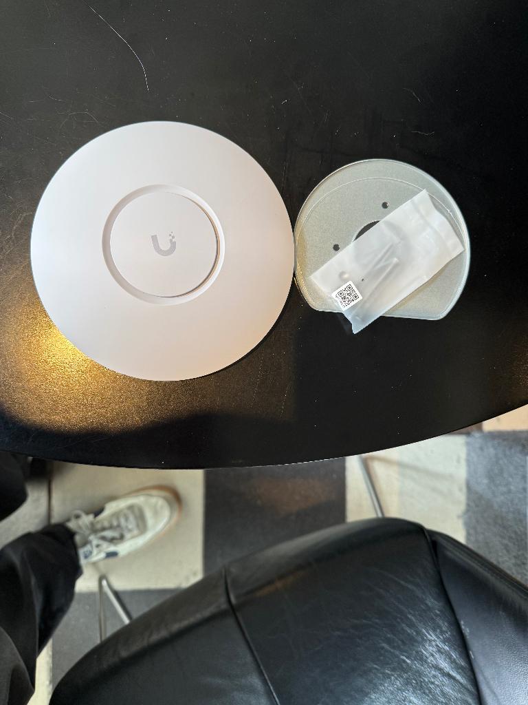 Complete UniFi set – U6+, UCG Max, PoE switch en meer, Ophalen, Zo goed als nieuw, Ubiquiti UniFi