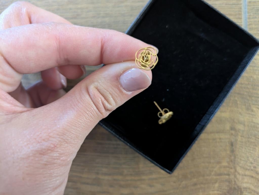 Roos knopjes oorbellen, Sieraden, Tassen en Uiterlijk, Oorbellen, Overige materialen, Ophalen of Verzenden, Zo goed als nieuw