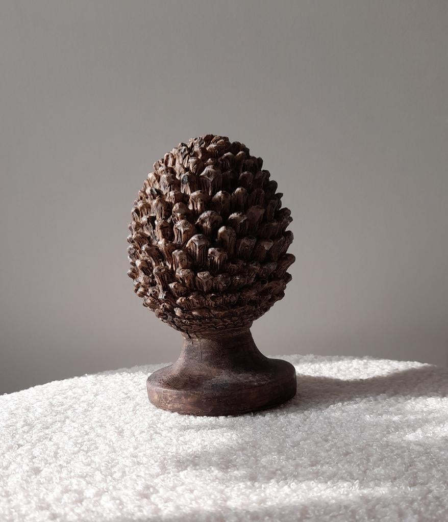 Dennenappel op voet., Ophalen of Verzenden, Zo goed als nieuw