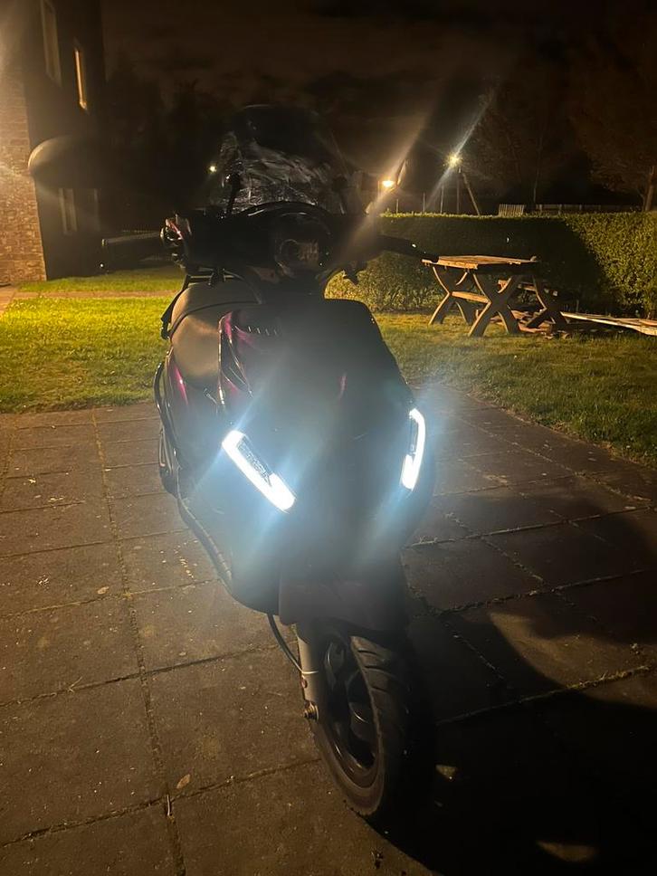 Piaggio zip iget 2024, Fietsen en Brommers, Scooters | Piaggio, Zo goed als nieuw, Zip, Benzine, Ophalen of Verzenden