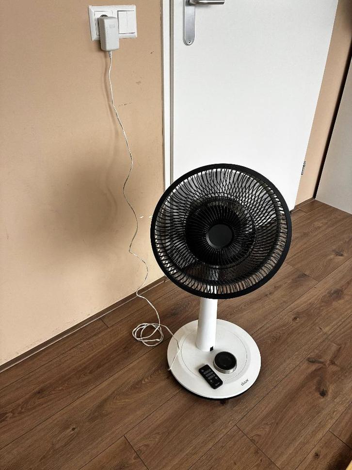 Duux Whisper Ventilator Wit, Witgoed en Apparatuur, Ventilatoren, Gebruikt, Statiefventilator, Ventilator met afstandsbediening