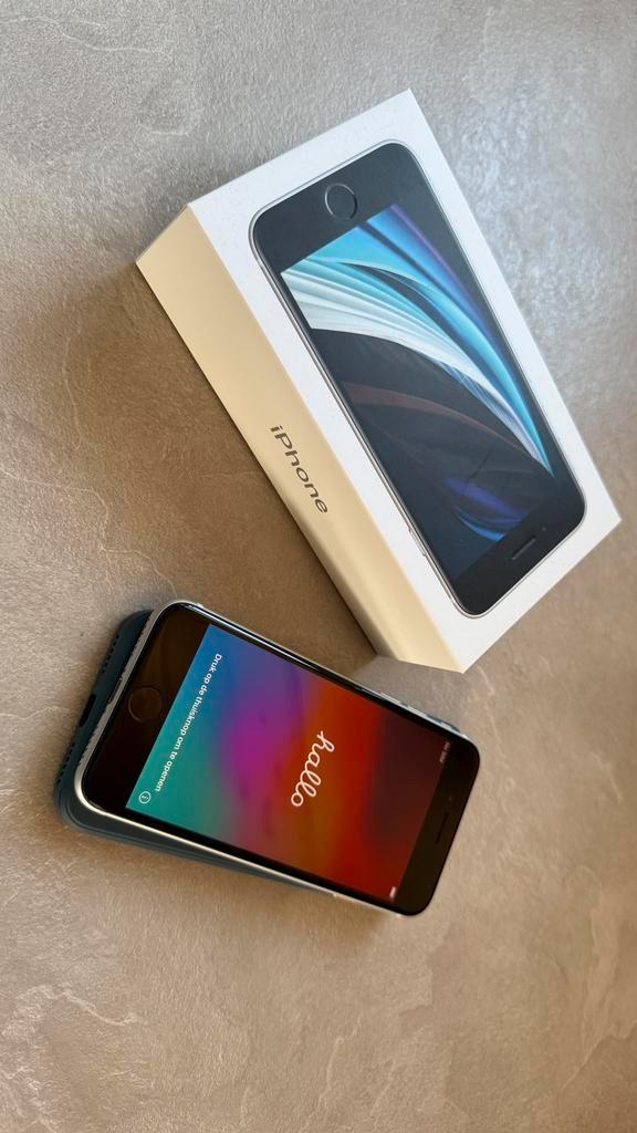 Iphone SE (2020, 2e generatie) 64GB wit met hoesje, Telecommunicatie, Mobiele telefoons | Apple iPhone, Zo goed als nieuw, 64 GB