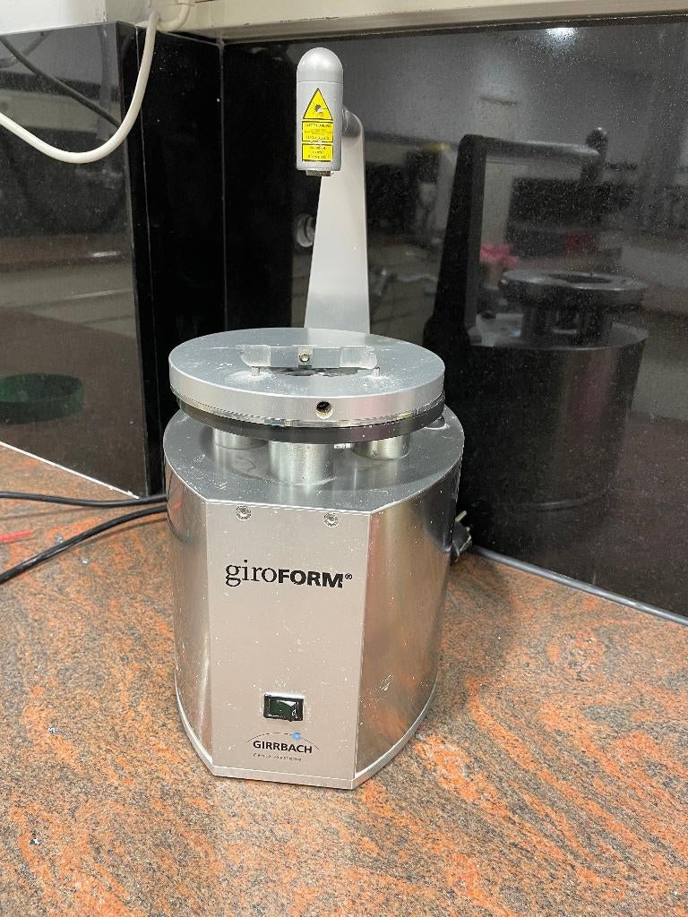 Amann Girrbach Giroform Tandtechniek, Doe-het-zelf en Verbouw, Ophalen, Gebruikt, Minder dan 700 watt, Werkbankslijpmachine