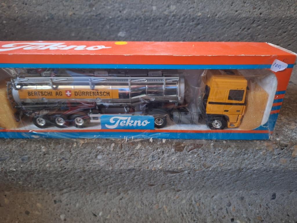 Tekno Bertschi AG Dürrenäsch tankwagen model, Hobby en Vrije tijd, Modelauto's | 1:50, Ophalen of Verzenden, Nieuw, Bus of Vrachtwagen