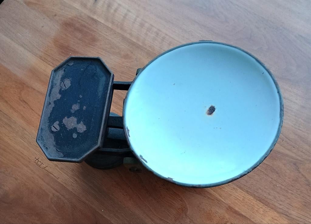 Oude keukenweegschaal, Ophalen