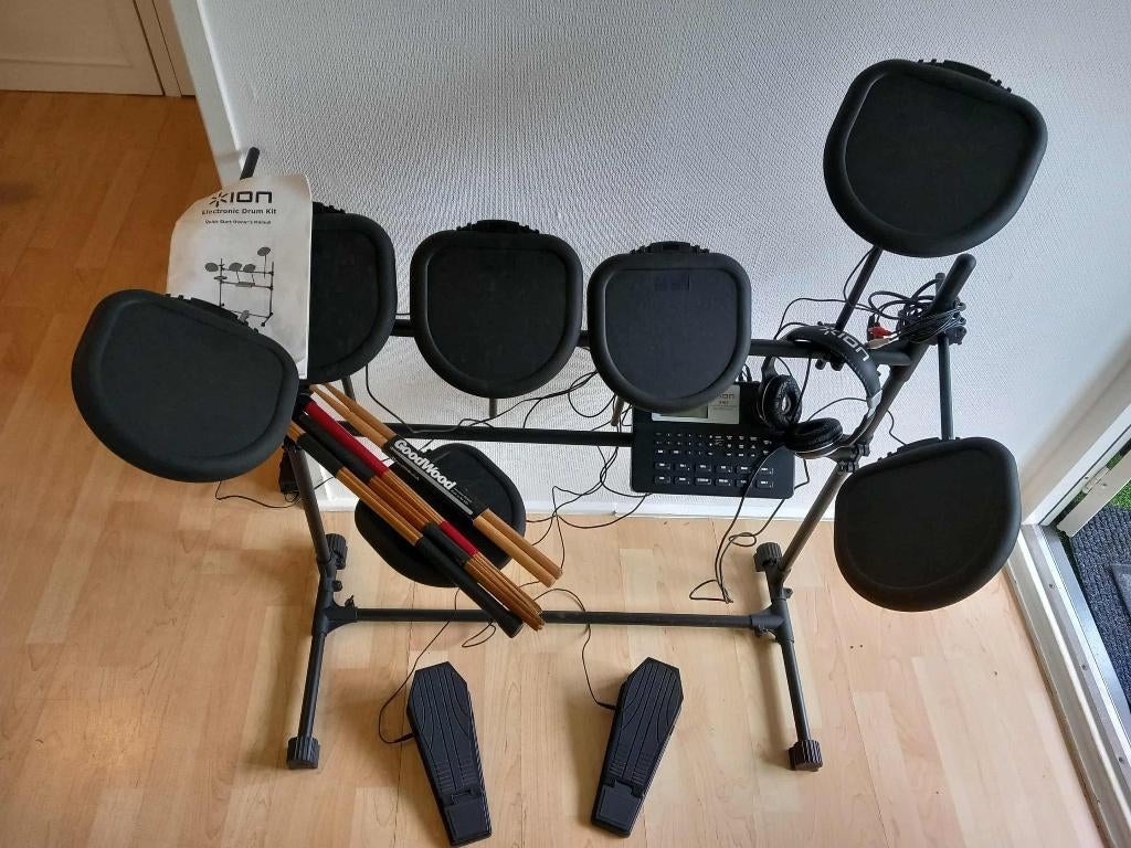 Elektrisch drumstel met o.a. nieuwe drumstokken, Ophalen, Zo goed als nieuw, Overige merken, Elektronisch
