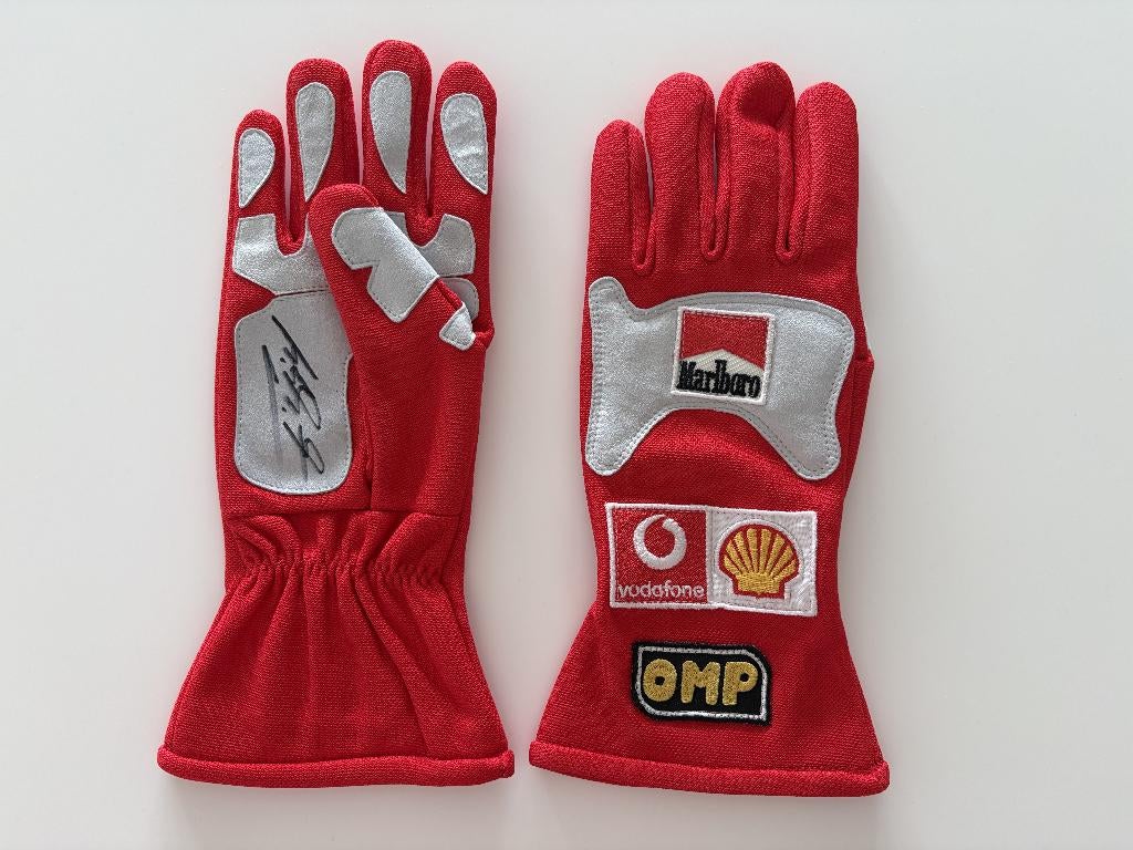 MICHAEL SCHUMACHER signed Scuderia FERRARI F1 gloves, Ophalen of Verzenden, Nieuw, Overige sporten