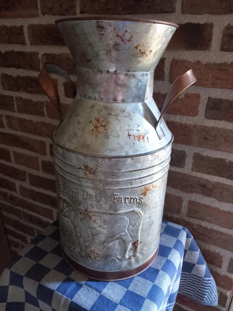 Decoratieve ijzeren melktuit - Oxford Dairy Farms, Ophalen of Verzenden