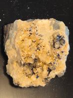 Prachtige azuriet xx op calciet etc., Ophalen of Verzenden