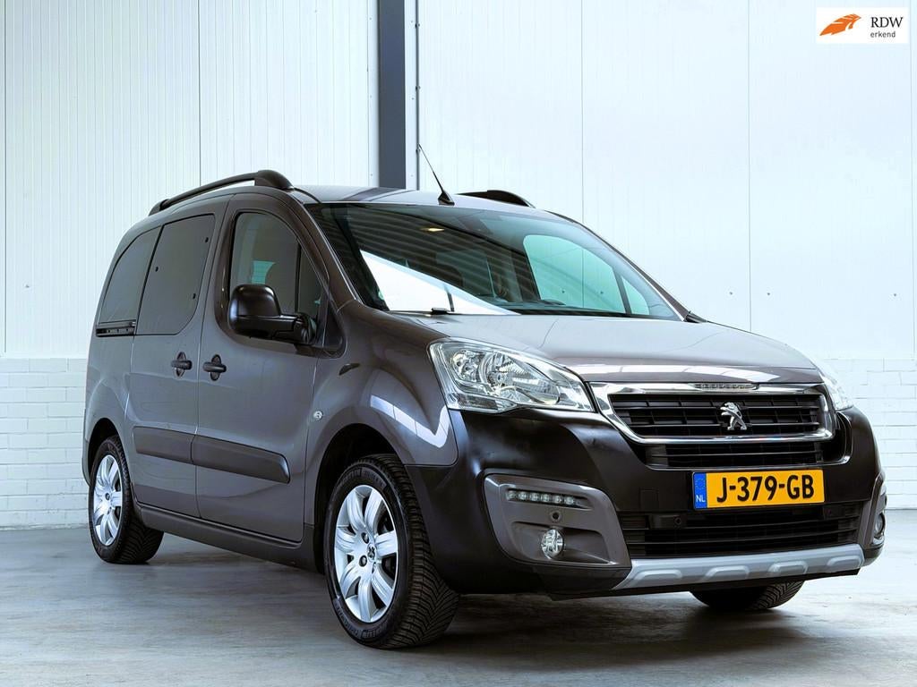 Peugeot Partner Tepee 1.2 PureTech Allure|Riem V.V.|Trekhaak, Auto's, Peugeot, Bedrijf, Te koop, Partner Tepee, ABS, Achteruitrijcamera