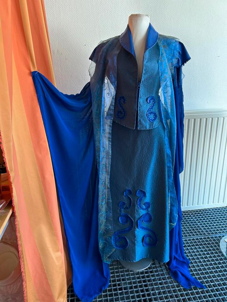 Handgemaakt fantasie burlesque kostuum - Uniek blauw, Hobby en Vrije tijd, Kostuums, Theaterbenodigdheden en LARP, Zo goed als nieuw