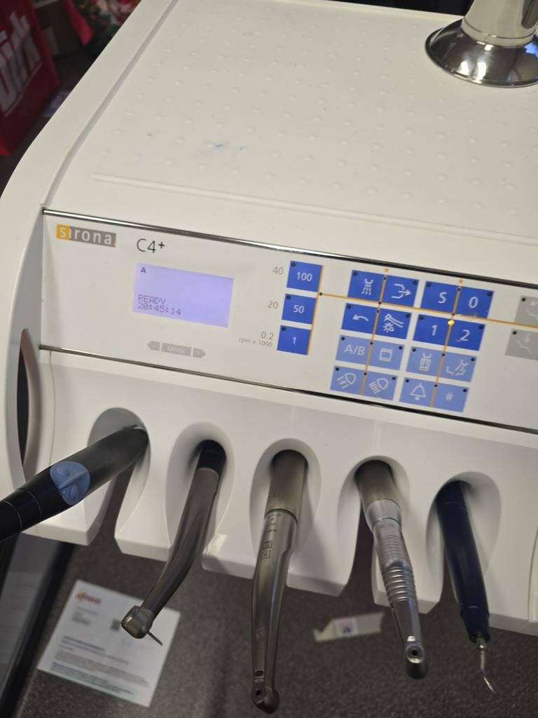 Sirona C4+ Tandartsstoel met Instrumenten, Ophalen