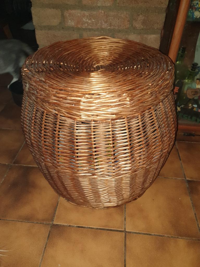 Rieten mand rond vintage, Huis en Inrichting, Banken | Voetenbanken en Poefen, Ophalen, Minder dan 50 cm, Gebruikt, Rond