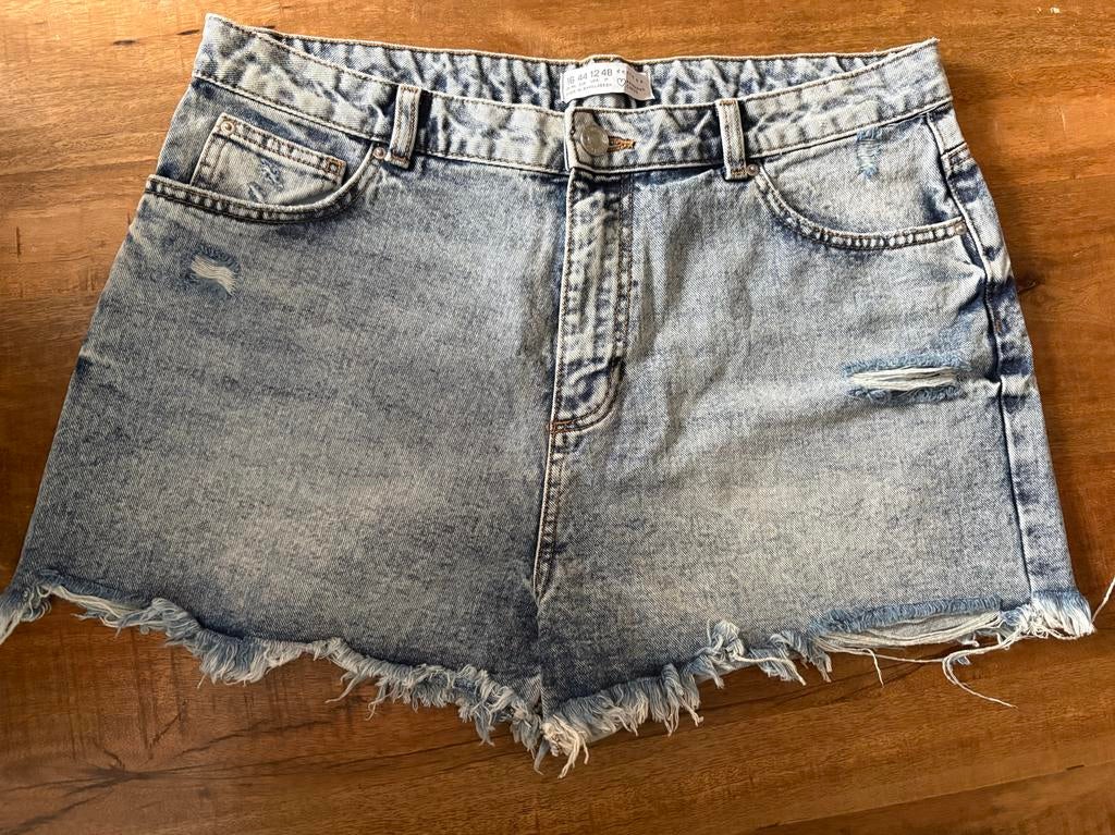 Korte spijkerbroek Primark, Kleding | Dames, Broeken en Pantalons, Kort, Blauw, Maat 42/44 (L), Ophalen of Verzenden