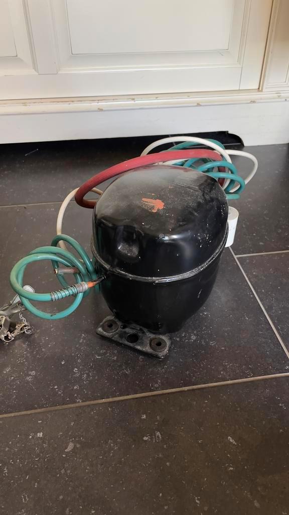 Koelkast compressor - Gebruikt, Witgoed en Apparatuur, Onderdelen en Toebehoren, Gebruikt, Ophalen of Verzenden