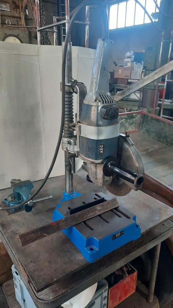 AEG Haakse Slijpmachine met Statief, Ophalen, Gebruikt, 1000 watt of meer, Haakse handslijpmachine