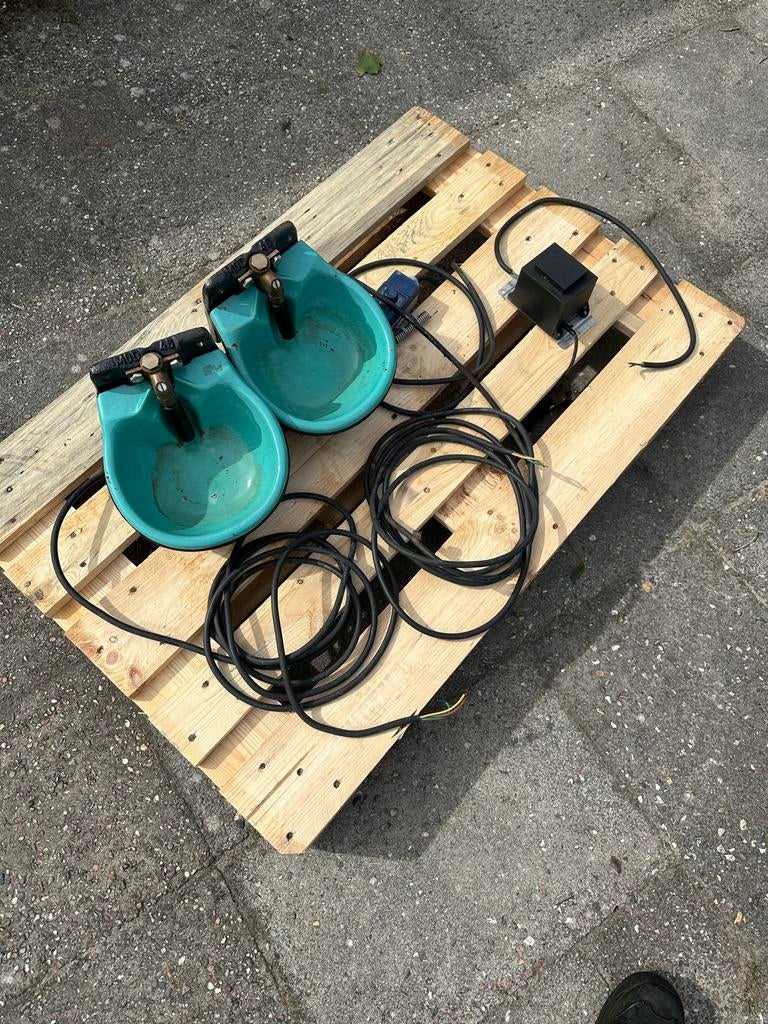 Twee verwarmbare drinkbakken complete set, Dieren en Toebehoren, Ophalen of Verzenden