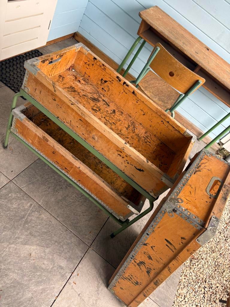 Metalen rek met 3 houten bakken uit oude leer fabriek, Antiek en Kunst, Ophalen