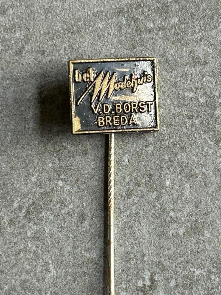 Breda het Modehuis v/d Borst, Verzamelen, Speldjes, Pins en Buttons, Ophalen of Verzenden, Gebruikt, Overige onderwerpen