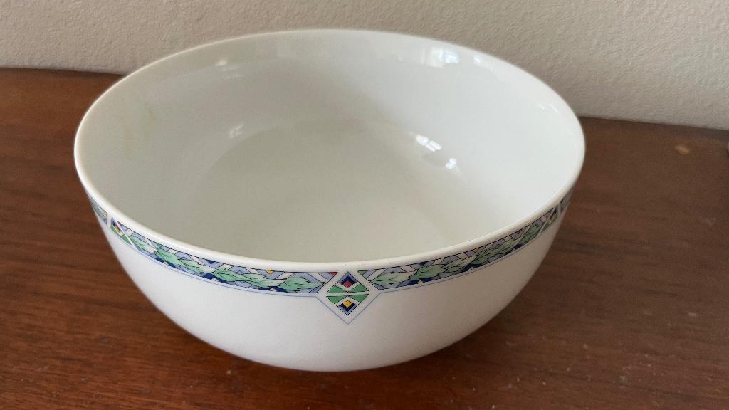 Diepe schaal porselein 21cm, Nieuw, Ophalen of Verzenden, Schaal of Schalen, Overige stijlen