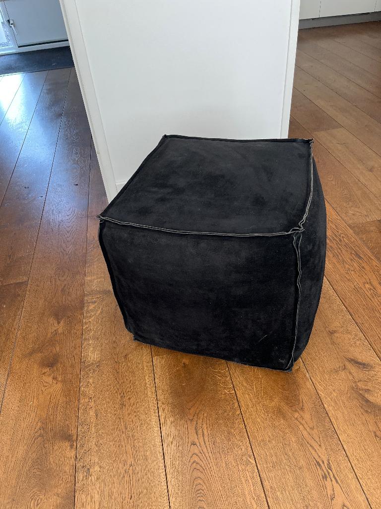 Poef leer suede zwart, Ophalen, Leer, Zo goed als nieuw, Modern