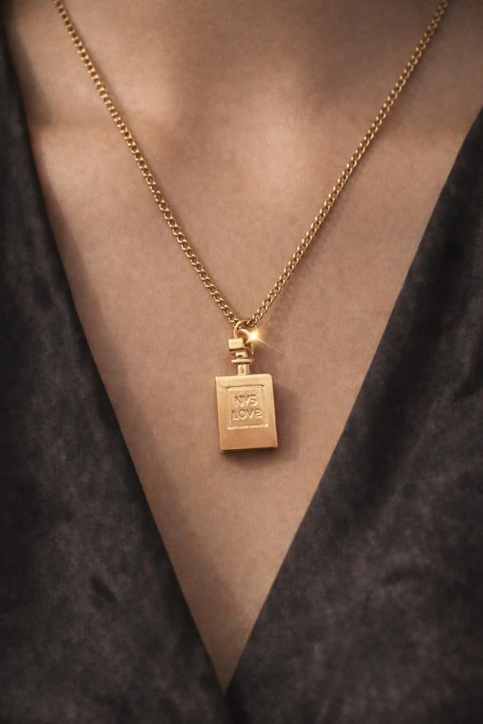 Gouden ketting met parfumflesje hanger 'N5 LOVE', Gebruikt, Ophalen of Verzenden, Goud, Overige materialen