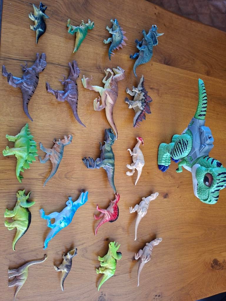 20 kleine en 1 grote dino, Kinderen en Baby's, Speelgoed | Actiefiguren, Ophalen of Verzenden, Zo goed als nieuw