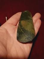 Gladde bijl stenen tijdperk  prachtig van vorm en kleuren, Ophalen of Verzenden