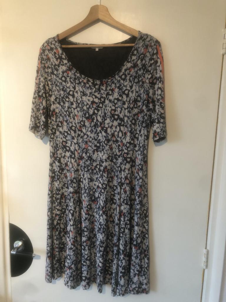 SANDWICH  jurk met bloemetjes en schoudervulling maat XL, Overige kleuren, Maat 46/48 (XL) of groter, Ophalen of Verzenden, Zo goed als nieuw