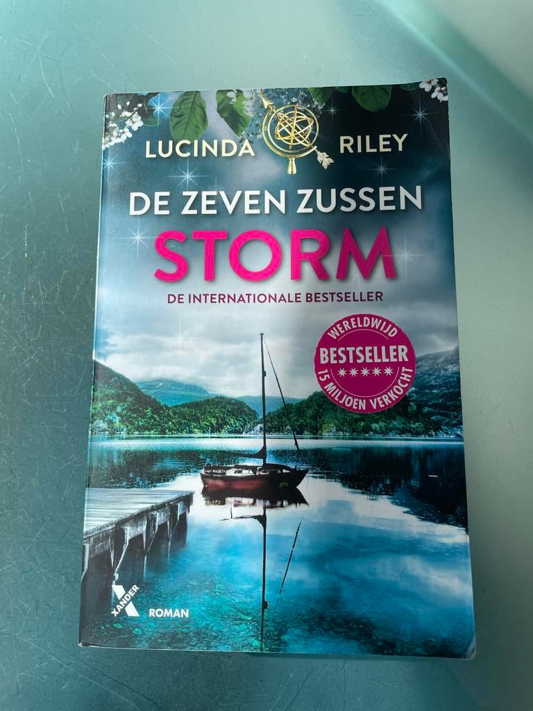 De Zeven Zussen - Storm (Lucinda Riley), Ophalen of Verzenden, Zo goed als nieuw, Nederland