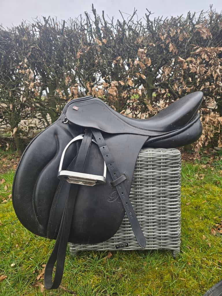 Goedkope Complete Zadels 17W en 18M, Ophalen, Gebruikt, Springen