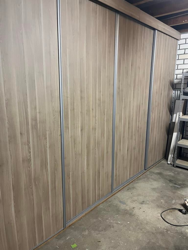 Grote schuifdeuren, Huis en Inrichting, Kasten | Kledingkasten, Met plank(en), Gebruikt, 200 cm of meer, Ophalen of Verzenden