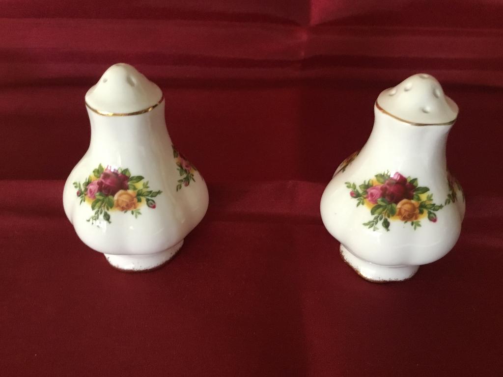 Royal Albert OLD COUNTRY ROSE PEPER EN ZOUT SET, Ophalen of Verzenden