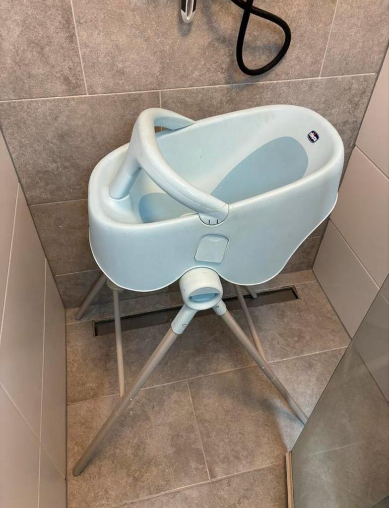 Chicco bad/douche standaard - Blauw, verstelbaar, Kinderen en Baby's, Badjes en Verzorging, Gebruikt, Badje, Standaard, Ophalen