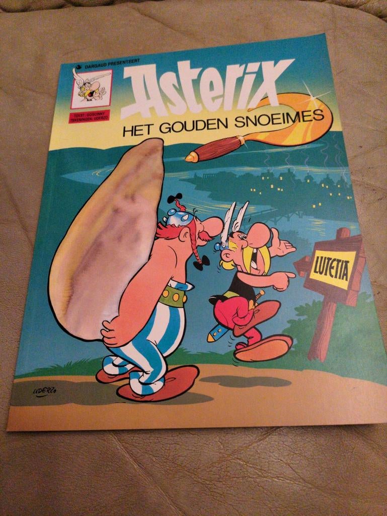 Asterix: Het Gouden Snoeimes - Klassiek Stripboek, Boeken, Eén stripboek, Ophalen of Verzenden, Gelezen, René Goscinny en Albert Uderzo