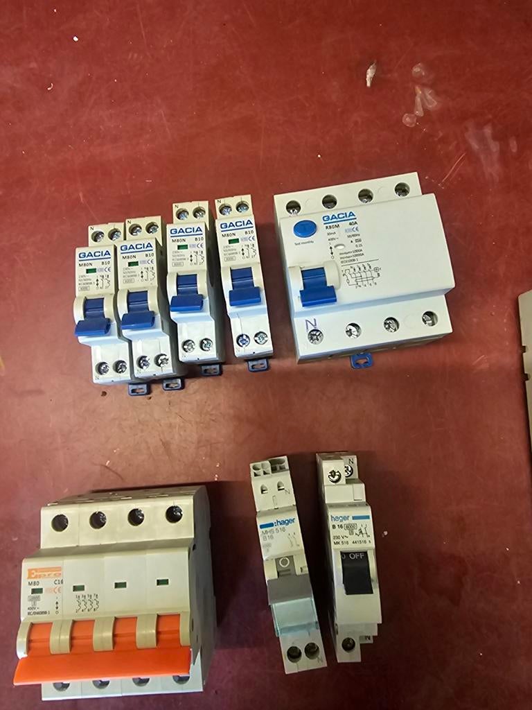 Hager + Gacia: Diverse schakelaars en aardlekschakelaars, Ophalen of Verzenden, Gebruikt, Schakelaar